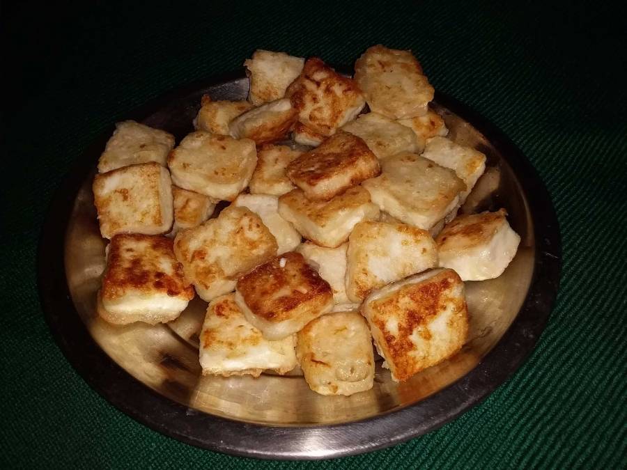 Fried paneer for chilli paneer gravy recipe.