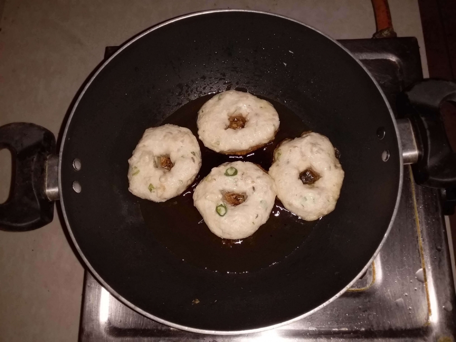 Medu Vada being prepared by using Recipe for Medu Vada.